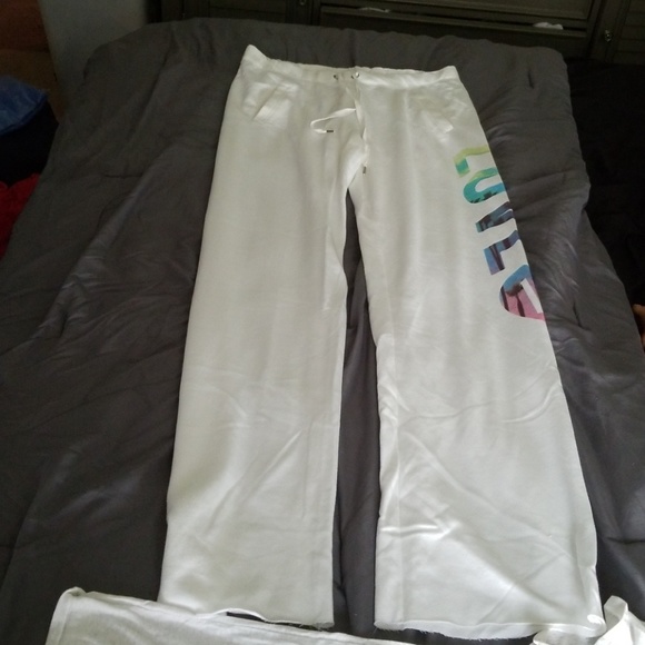 VICTORIA SECRET PANT & TSHIRT SET - Picture 2 of 3